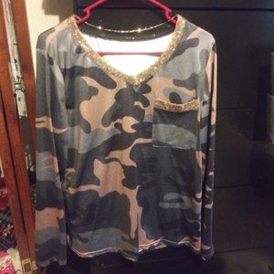 Junior's top size large camo